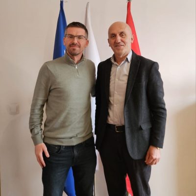 f0e04d2a-7190-4828-b480-650912d82a2f